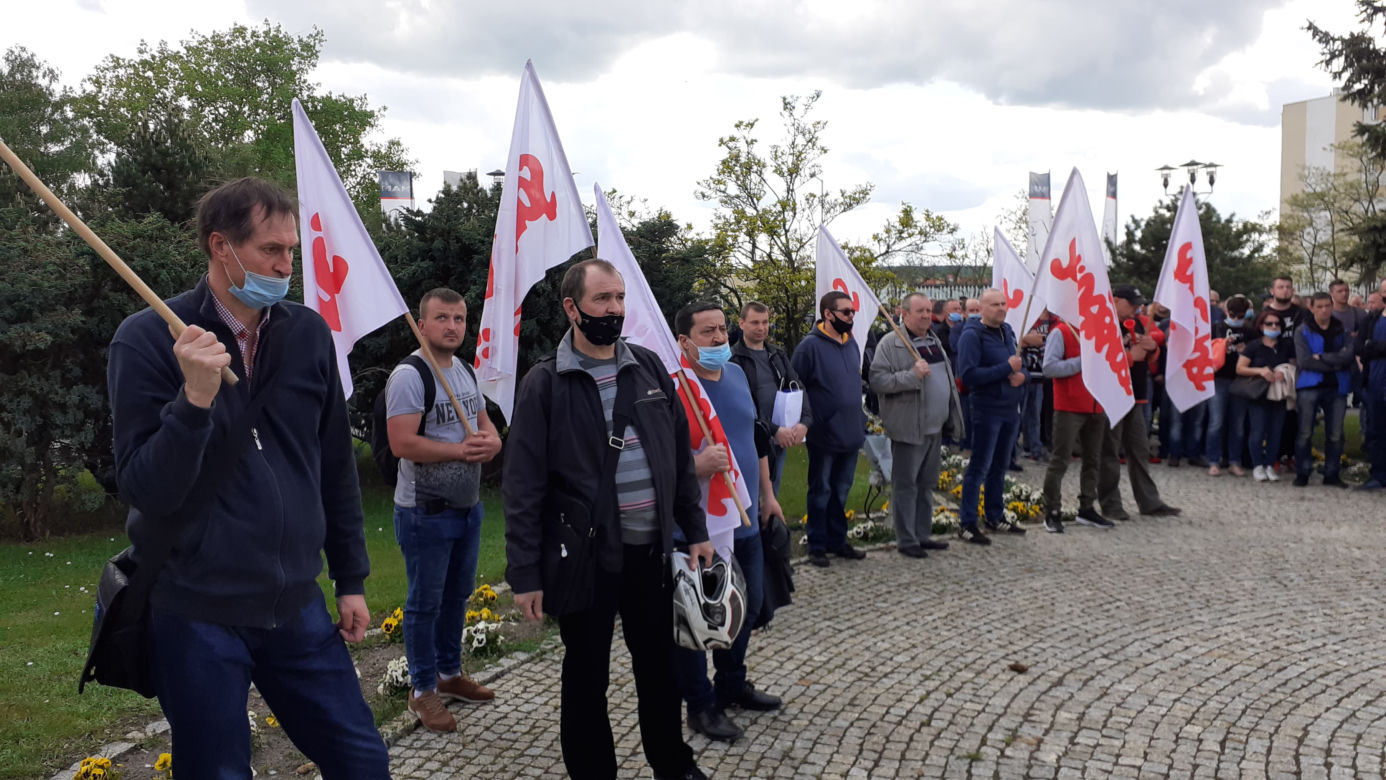 Pikieta w MAN-ie. Związkowa "Solidarność" w MAN BUS nadal protestuje!
