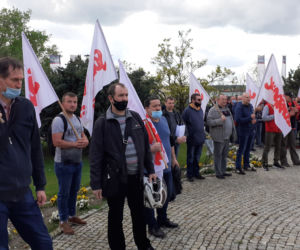 Pikieta w MAN-ie. Związkowa Solidarność w MAN BUS nadal protestuje!