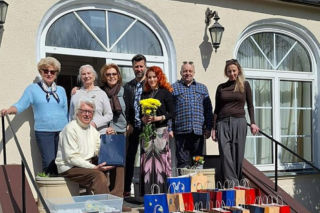 Skolimów zasypany prezentami