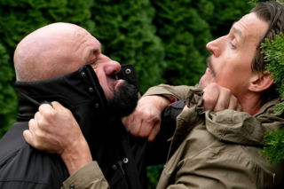 M jak miłość, odcinek 1920. wierzyciel (Michał Zakrzewski), ojczym Franka (Marcin Sitek)