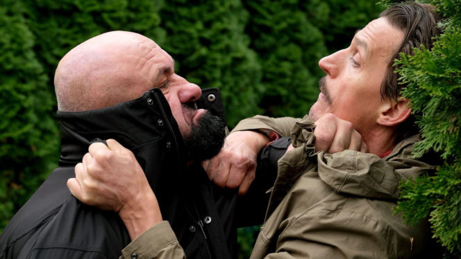 M jak miłość, odcinek 1920. wierzyciel (Michał Zakrzewski), ojczym Franka (Marcin Sitek)