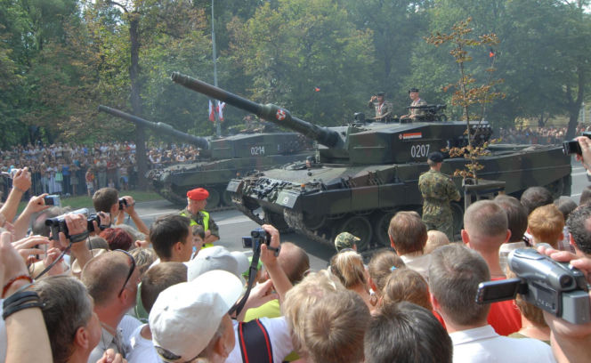Wielka defilada w Warszawie. To Lech Kaczyński rozpoczął wojskowe pokazy w 2007 roku