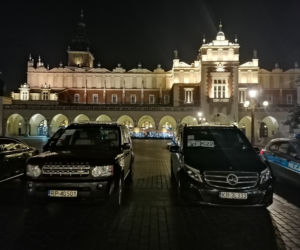 Krakowski Rynek pełen policji i służb