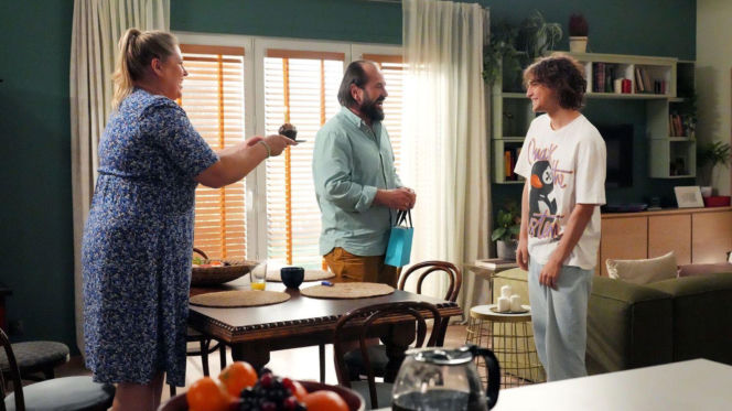 Barwy szczęścia odc. 3283. Romeo (Jacek Tyszkiewicz), Borys (Jakub Wieczorek), Aldona (Elżbieta Romanowska)