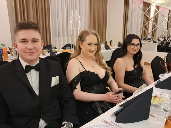 Studniówka 2026 maturzystów Zespołu Szkół Zawodowych nr 1 w Starachowicach