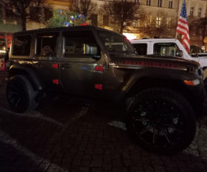 Świąteczny Zlot Amerykańskich Samochodów na Rynku w Lesznie