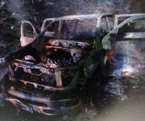 W Borownicy doszczętnie spłonął Dodge Ram. Auto zapaliło się podczas jazdy [ZDJĘCIA]