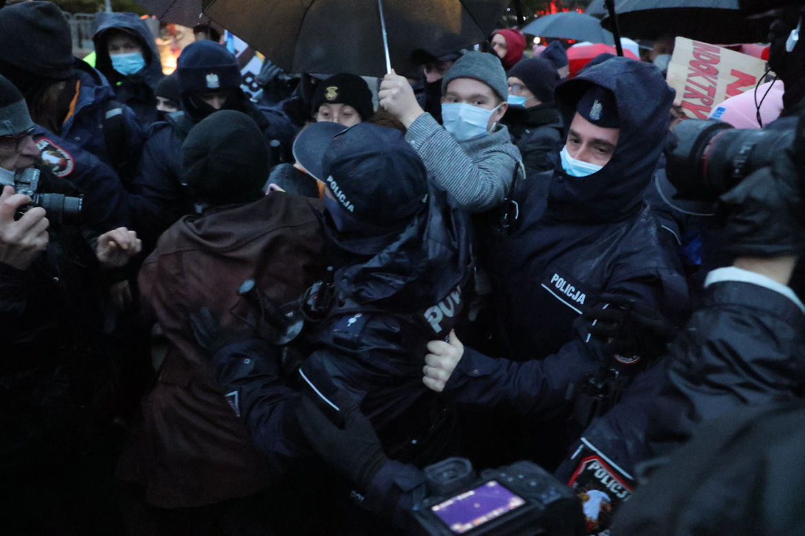 Protest przeciwko Lex Czarnek przez Sejmem