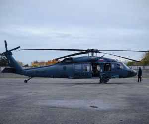 Policyjny Black Hawk z sercem na pokładzie leciał podczas wichury
