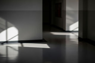 Kobieta z nożem w przedszkolu. Jak udało się ją obezwładnić?