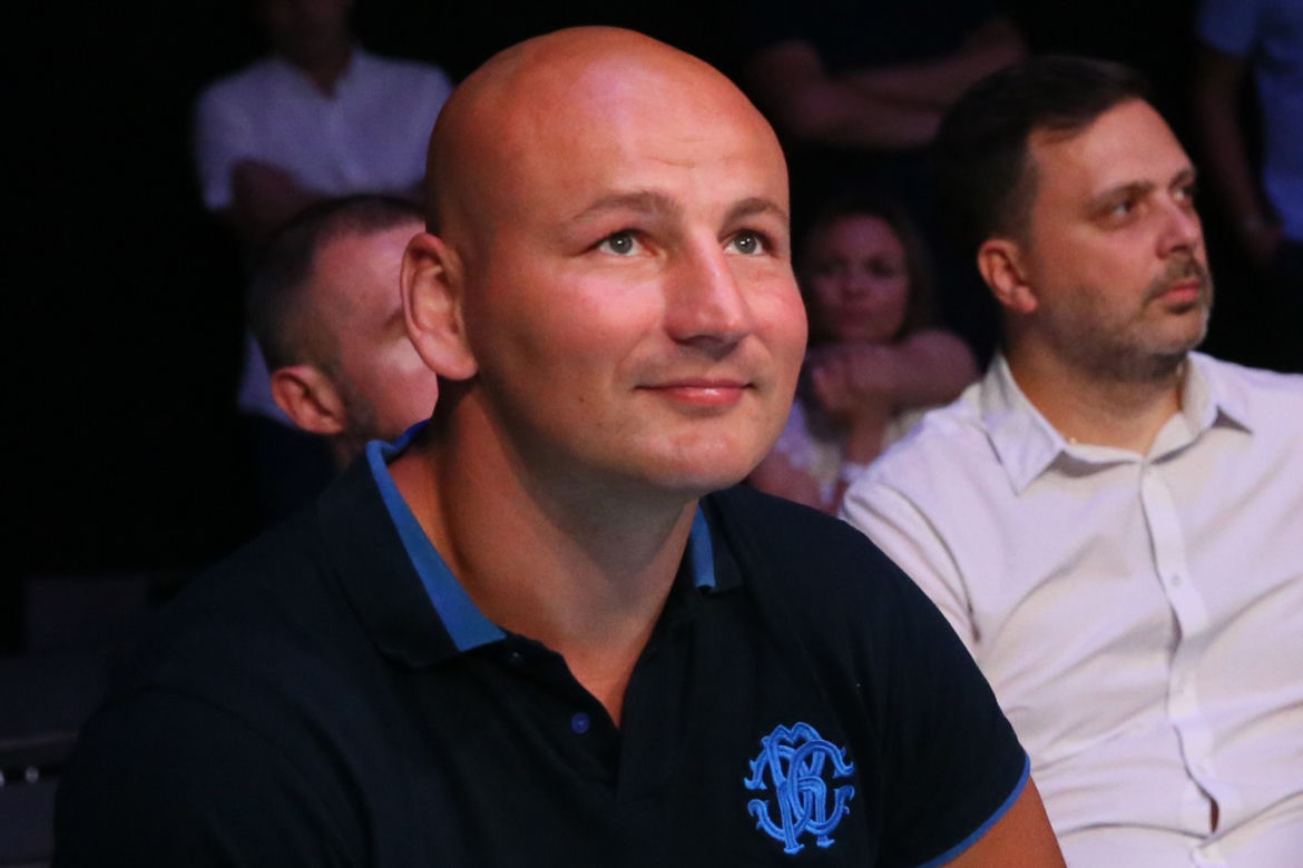 Artur Szpilka pokazał gołe pośladki