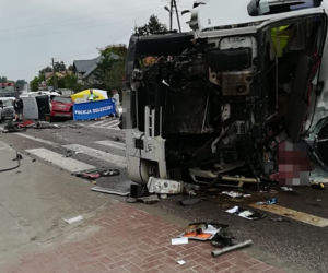 Lubelskie: Karambol na krajowej „17”. Dwie osoby nie żyją