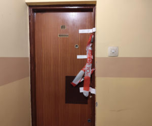 Tajemnicza śmierć całej rodziny. 95-latkowie i ich syn znalezieni martwi w łóżkach. Sąsiadów zaniepokoił jeden szczegół