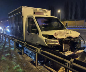 Dostawczak wbił się w piękne maserati