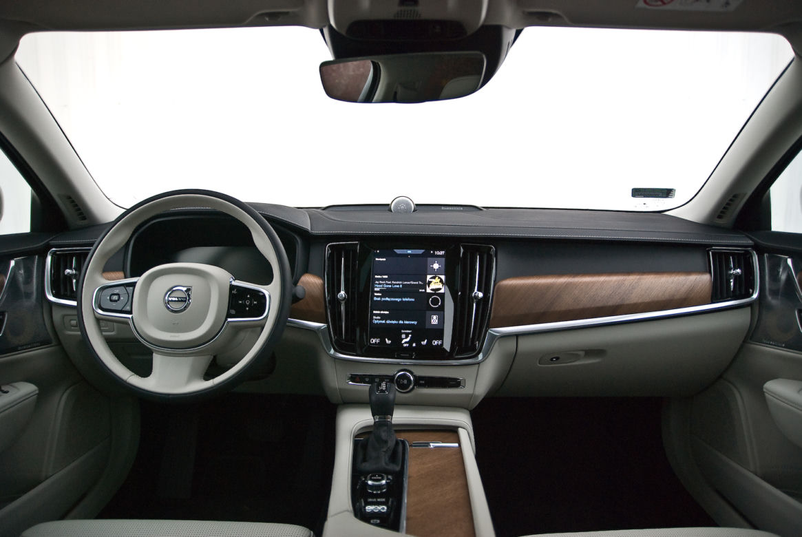 Volvo S90 D4
