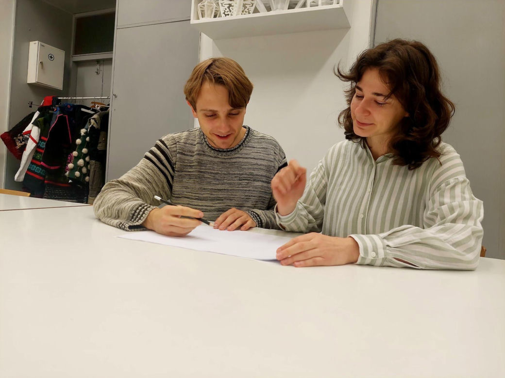 Bydgoscy studenci zaprojektowali uniformy dla obsługi pociągów. Tak się będą nosić pracownicy WARS-u