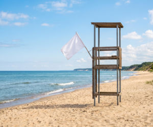 Sinice Jastrzębia Góra 18.07. Czy w Jastrzębiej Górze można się dzisiaj kąpać? Flaga, warunki pogodowe