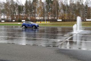 Ruszyły bezpłatne szkolenia dla kierowców na Torze Modlin [WIDEO, AUDIO, FOTO] 