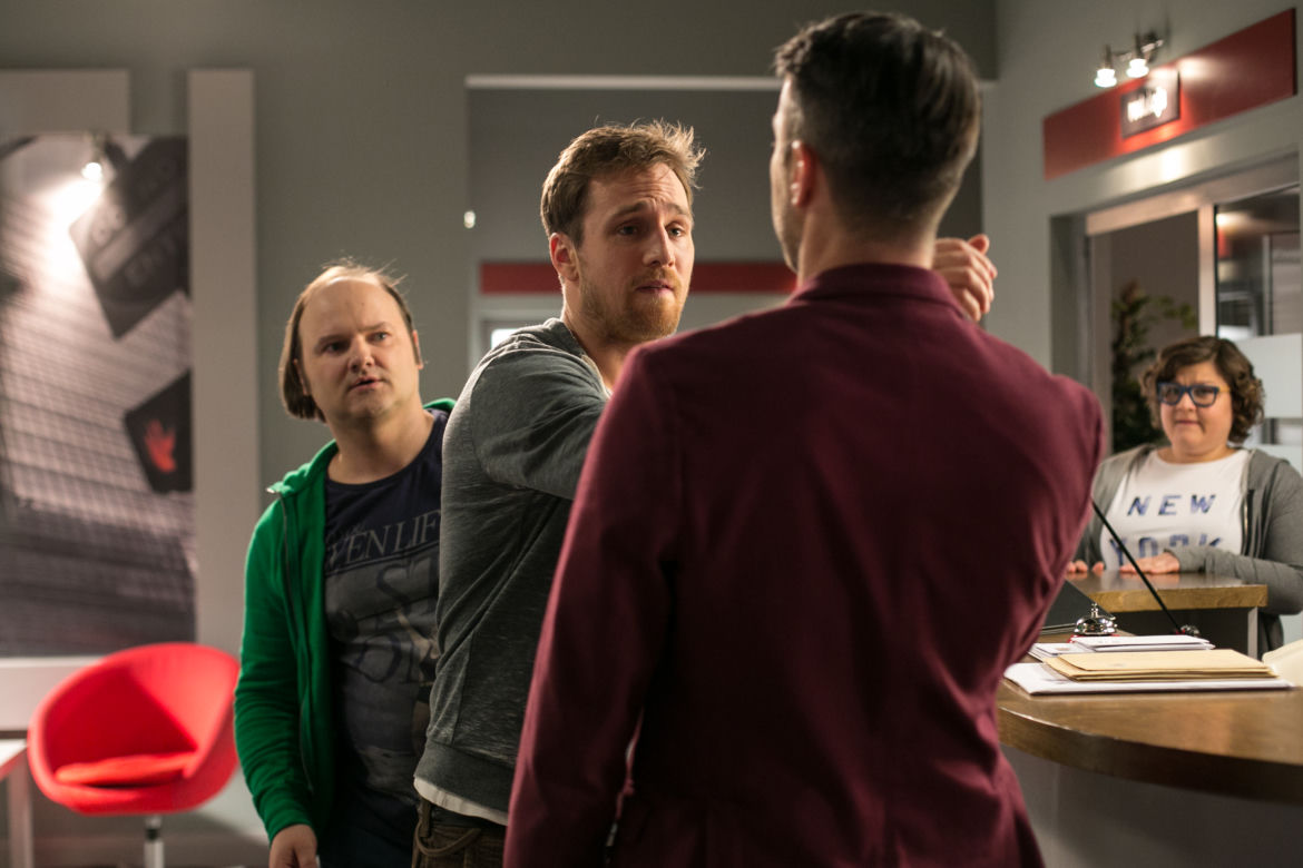 Singielka odcinek 140. Mikołaj (Filip Bobek), Tomasz (Mateusz Janicki), Bajtek (Sebastian Stankiewicz)