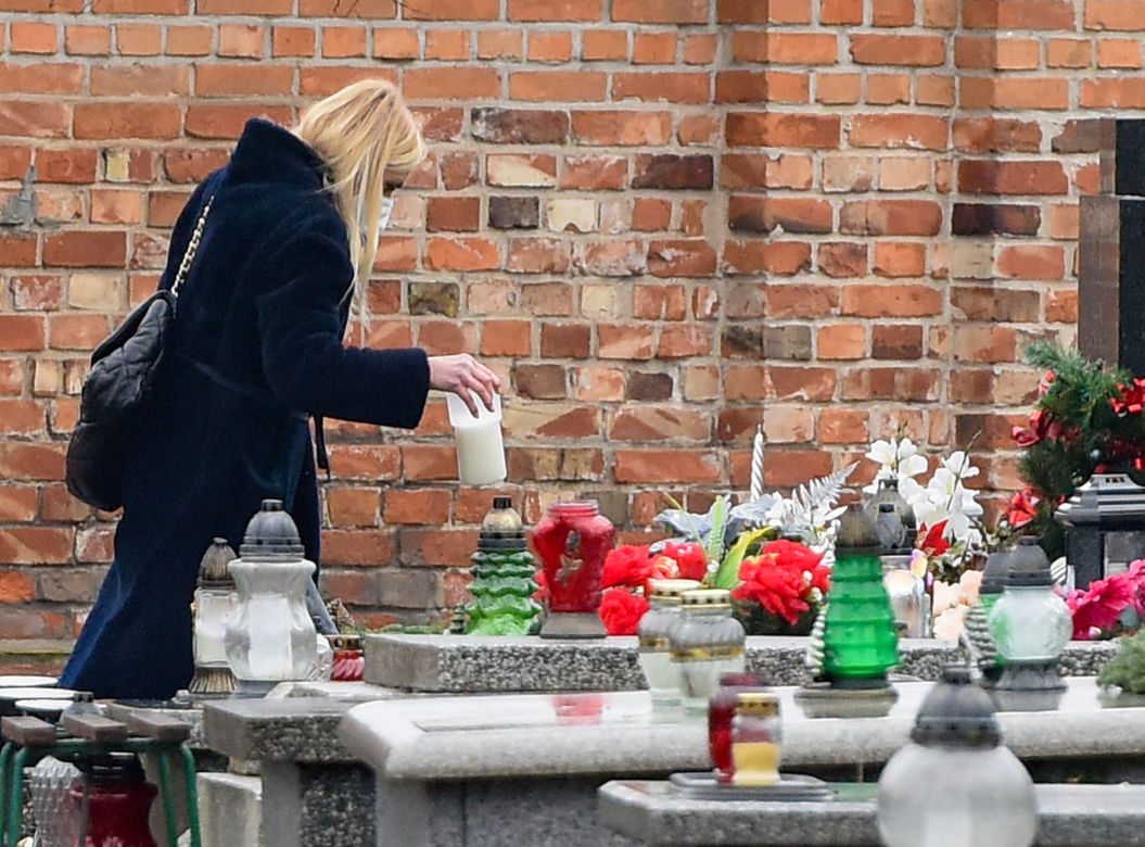 Olejnik uczciła rocznicę śmierci matki 