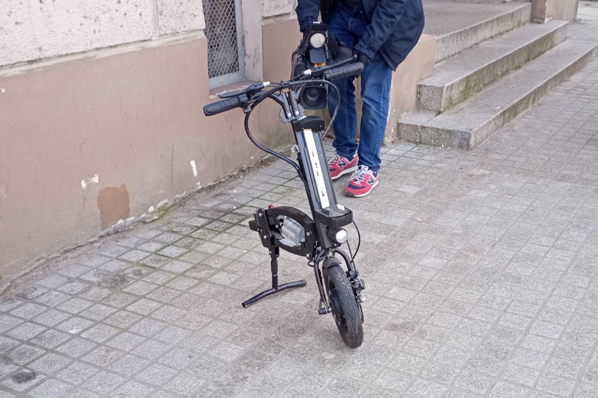 Mama Łukasza Berezaka odebrała skradzioną przystawkę do wózka