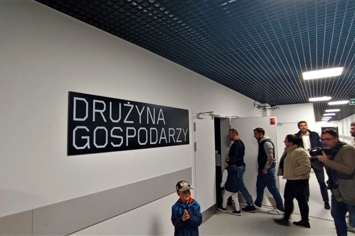 Spacery po nowym szczecińskim stadionie przyciągnęły wielu chętnych