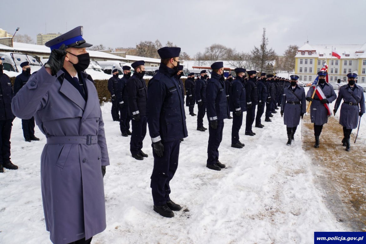Nowi policjanci na Warmii i Mazurach. Ślubowało aż 80 funkcjonariuszy [ZDJĘCIA]