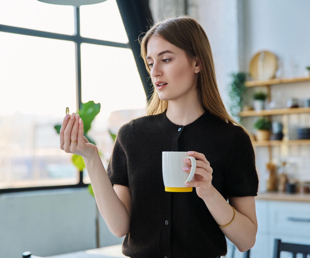 Jak podnieść poziom witaminy D w miesiącach zimowych? Większość Polaków robi to źle