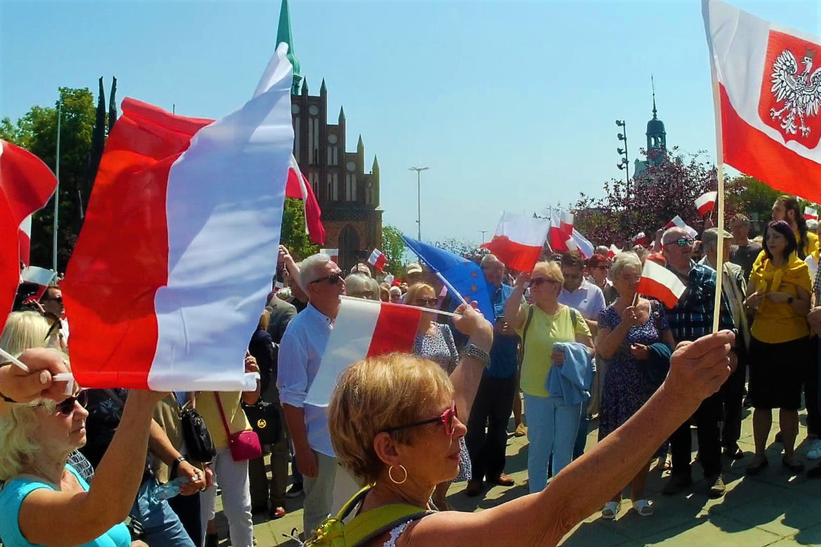 Manifestacja 4 czerwca na placu Solidarności w Szczecinie
