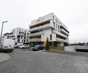 Warszawa, format: Deweloper postawił domy na Mleczarskiej. Cofnięto mu pozwolenie na budowę