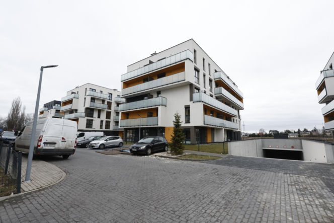 Warszawa, format: Deweloper postawił domy na Mleczarskiej. Cofnięto mu pozwolenie na budowę