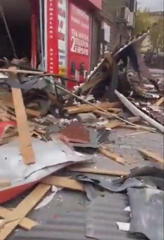Wiatr przewrócił wieżę zegarową i tiry na ulicy! Armaggeddon w Turcji