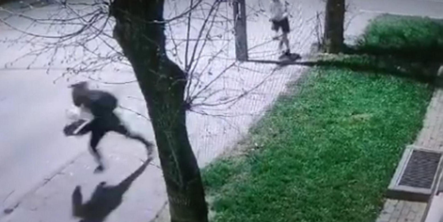 Dźwięk tłuczonej szyby poderwał na nogi policjantów! Groza w komendzie. Nagranie mówi wszystko