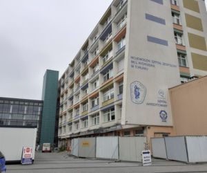 Stary budynek szpitala na Bielanach do wyburzenia