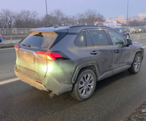 Wypadek na Trasie Łazienkowskiej. Autobus i trzy auta rozbite