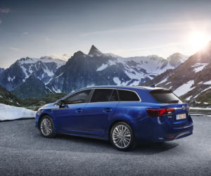 Toyota Avensis Touring Sports lifting 2015