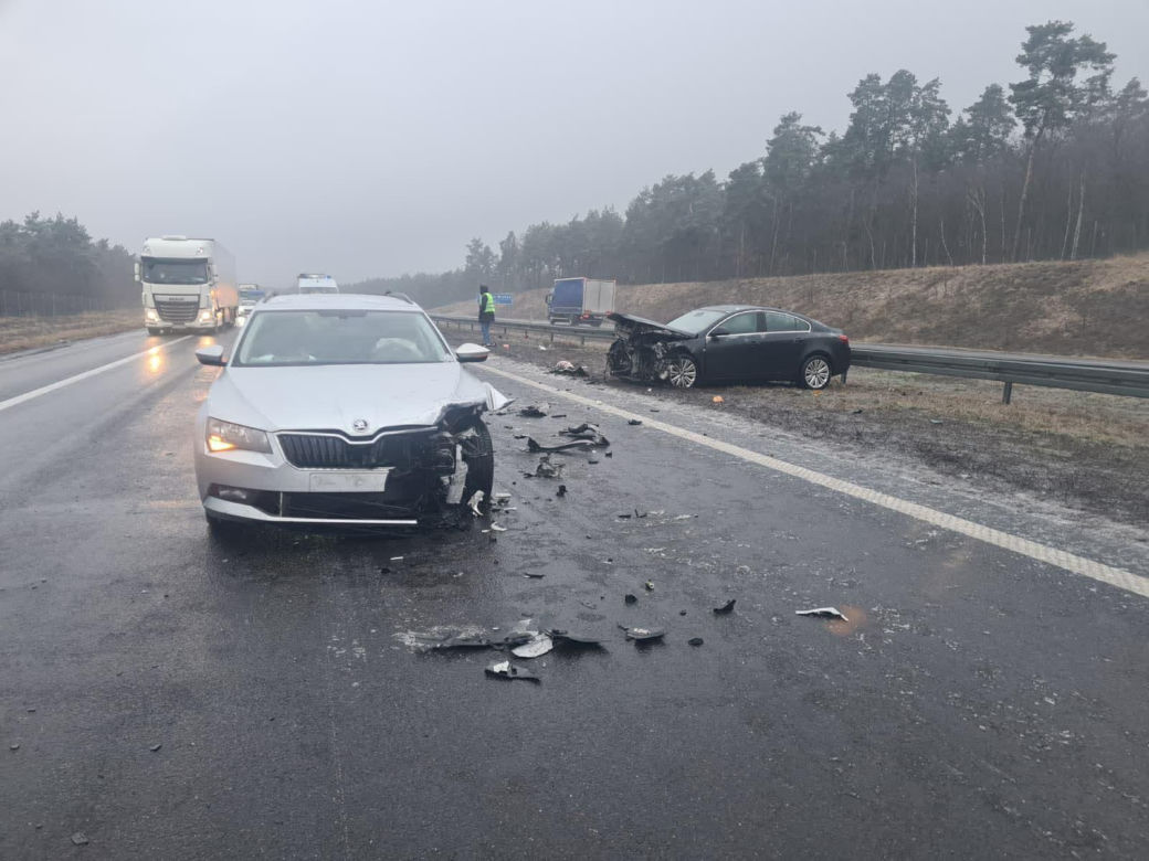 Gołoledź szaleje w Wielkopolsce! Tir wjechał w kwiaciarnię, setki kolizji na drogach