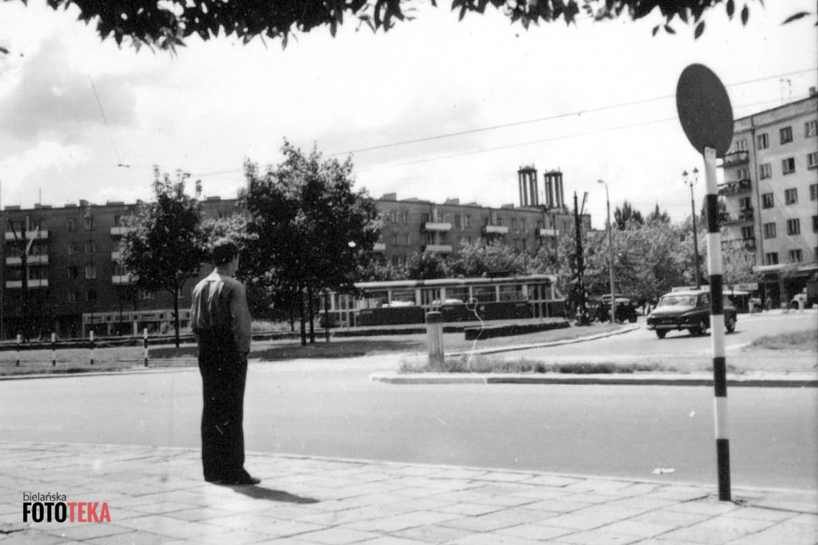 Fotografie Bielan i Żoliborza wyrzucone do śmietnika
