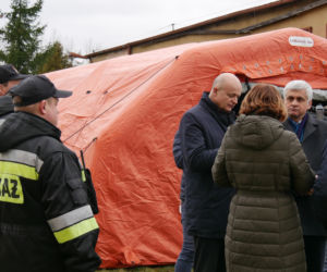 Polowa izba przyjęć. Namiot przed szpitalem w Białymstoku
