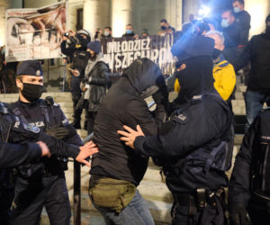 Strajk kobiet w Katowicach. Policja użyła gazu. Są zatrzymania [ZDJĘCIA]
