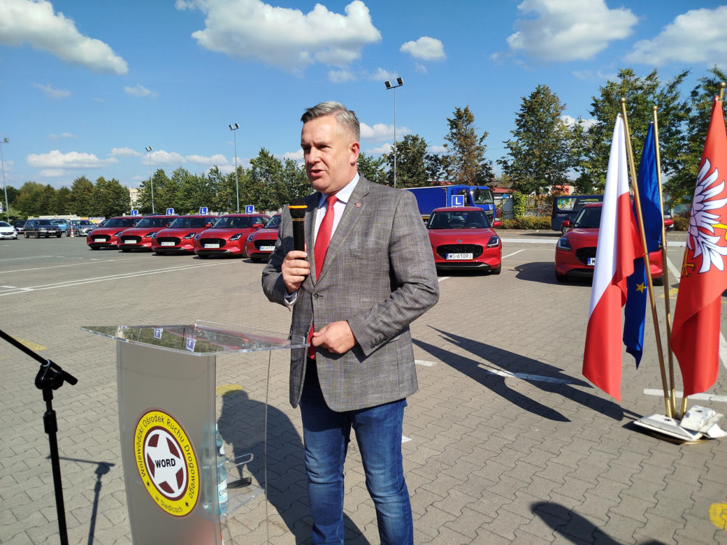 Siedlecki WORD wymienił starą flotę pojazdów egzaminacyjnych na nowe samochody marki Suzuki Swift