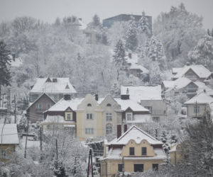 Widok po po nocnych, intensywnych opadach śniegu w Przemyślu