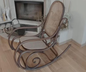 Nietypowe rzeczy w domu Czarnek. Zajrzeliśmy do środka, a tam...! Stylowe pamiątki po biskupie