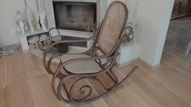 Nietypowe rzeczy w domu Czarnek. Zajrzeliśmy do środka, a tam...! Stylowe pamiątki po biskupie