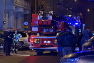 Warszawa. Bryła lodu rozstrzaskała szybę busa