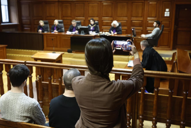 „Sztuczną szczękę wepchnięto jej do gardła”. Przerażające ustalenia. W mieszkaniu w Warszawie znaleziono cztery ciała