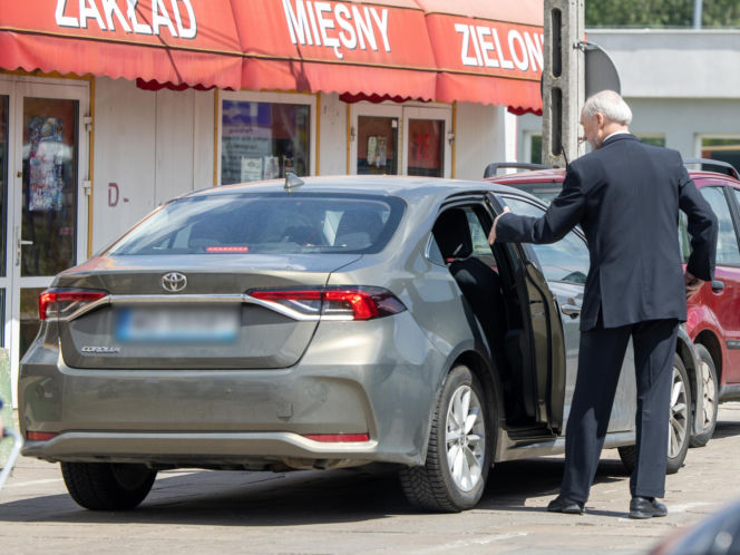 Poseł PiS przejechał 10 km po karmę dla kota