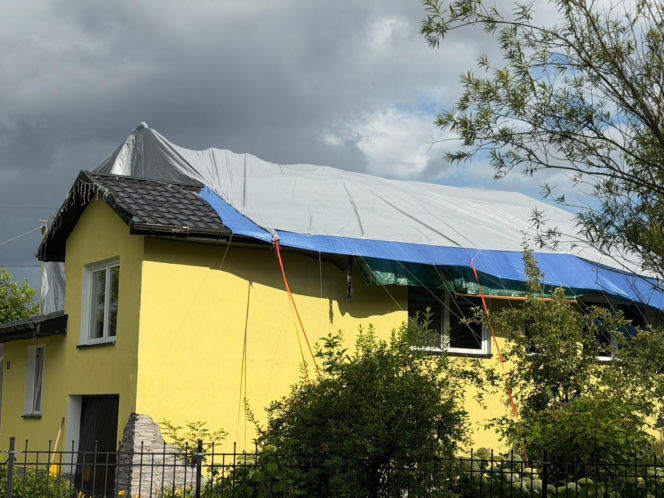 Zniszczony dom w Poniku, woj Świętokrzyskie