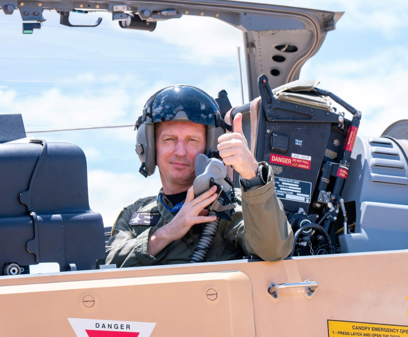 Gen. pil. Ireneusz Nowak za sterami Super Tucano