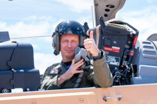 Gen. pil. Ireneusz Nowak za sterami Super Tucano